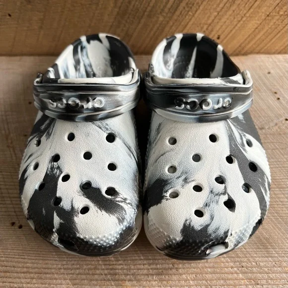 Crocs Kids Classic Marbled Clog
Child size 10
BRAND NEW NEVER WORN - Picture 1 of 5